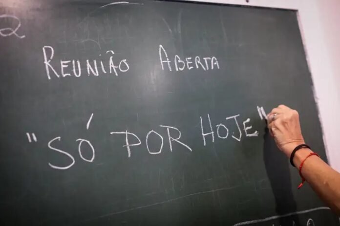 Foto-Alcoolicos-Anonimos-Divulgacao_Easy-Resize.com_